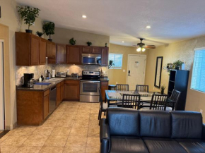 3 Bedroom, 2 Bath Whole House, ASU, Tempe, Scottsdale on Light Rail